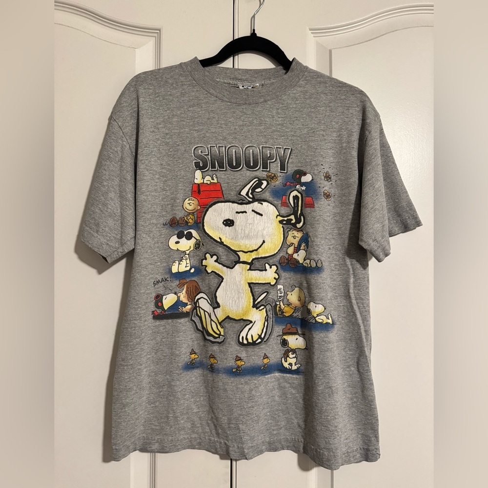 Vintage Men’s Gray Snoopy Graphic T-Shirt